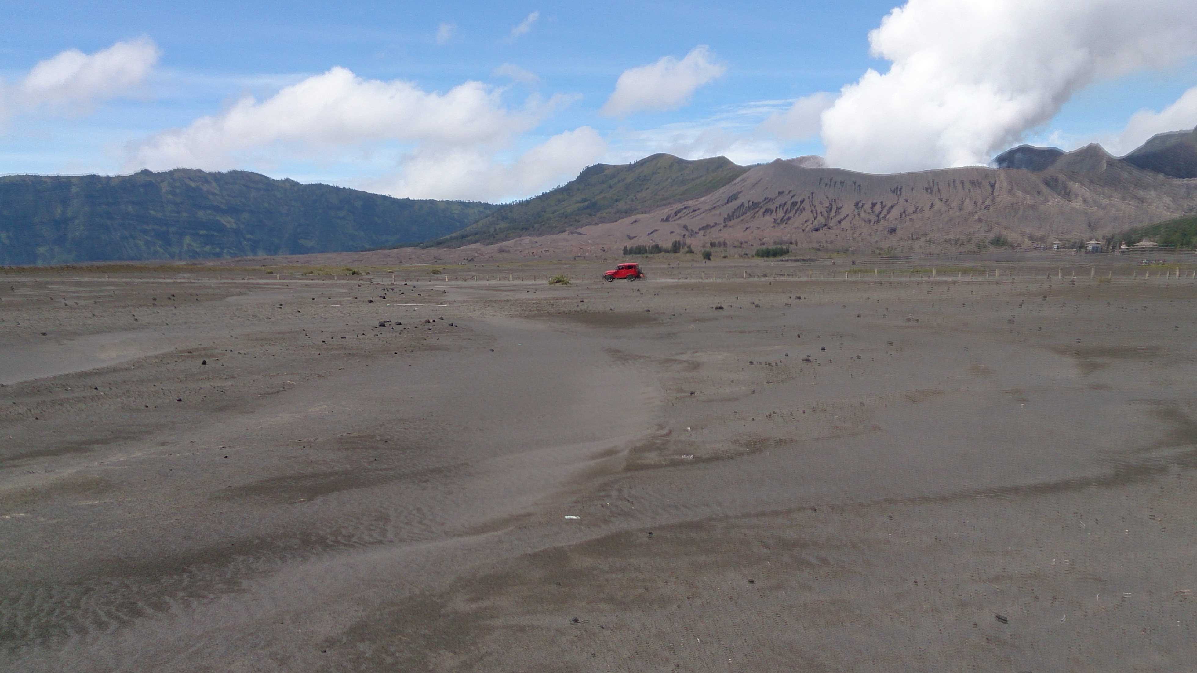 sea of sand by mt bromo